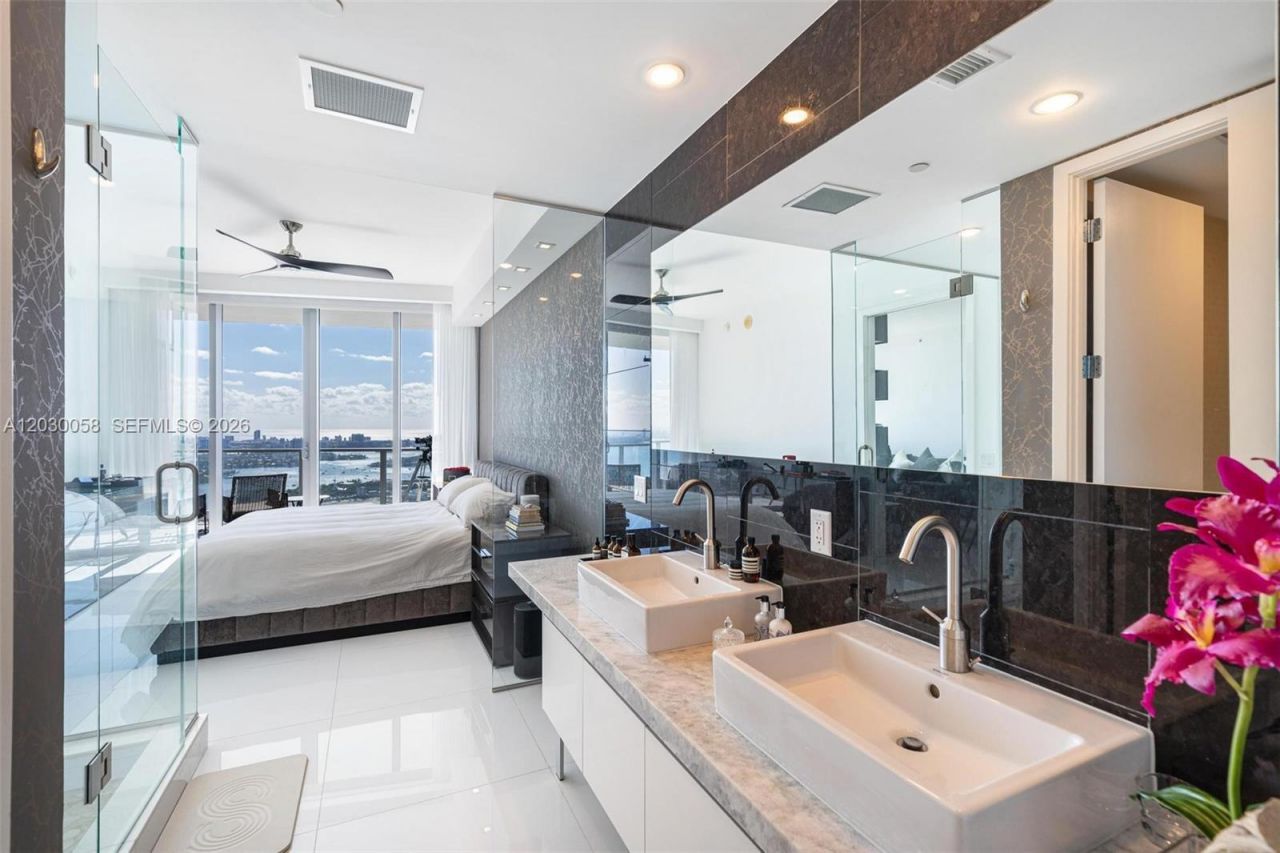 1100 Biscayne Blvd , Unit 5203, Miami, FL 33132 Photo