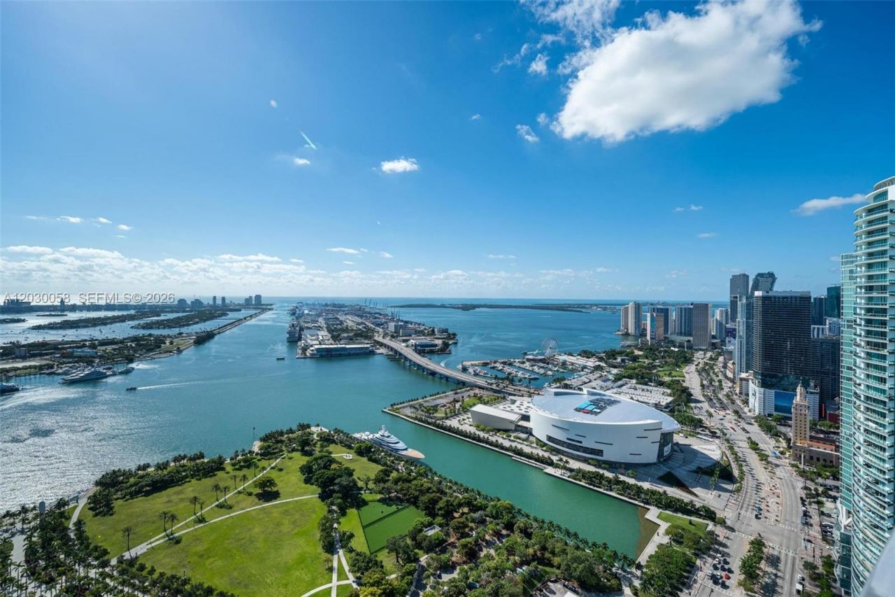 1100 Biscayne Blvd , Unit 5203, Miami, FL 33132 Photo