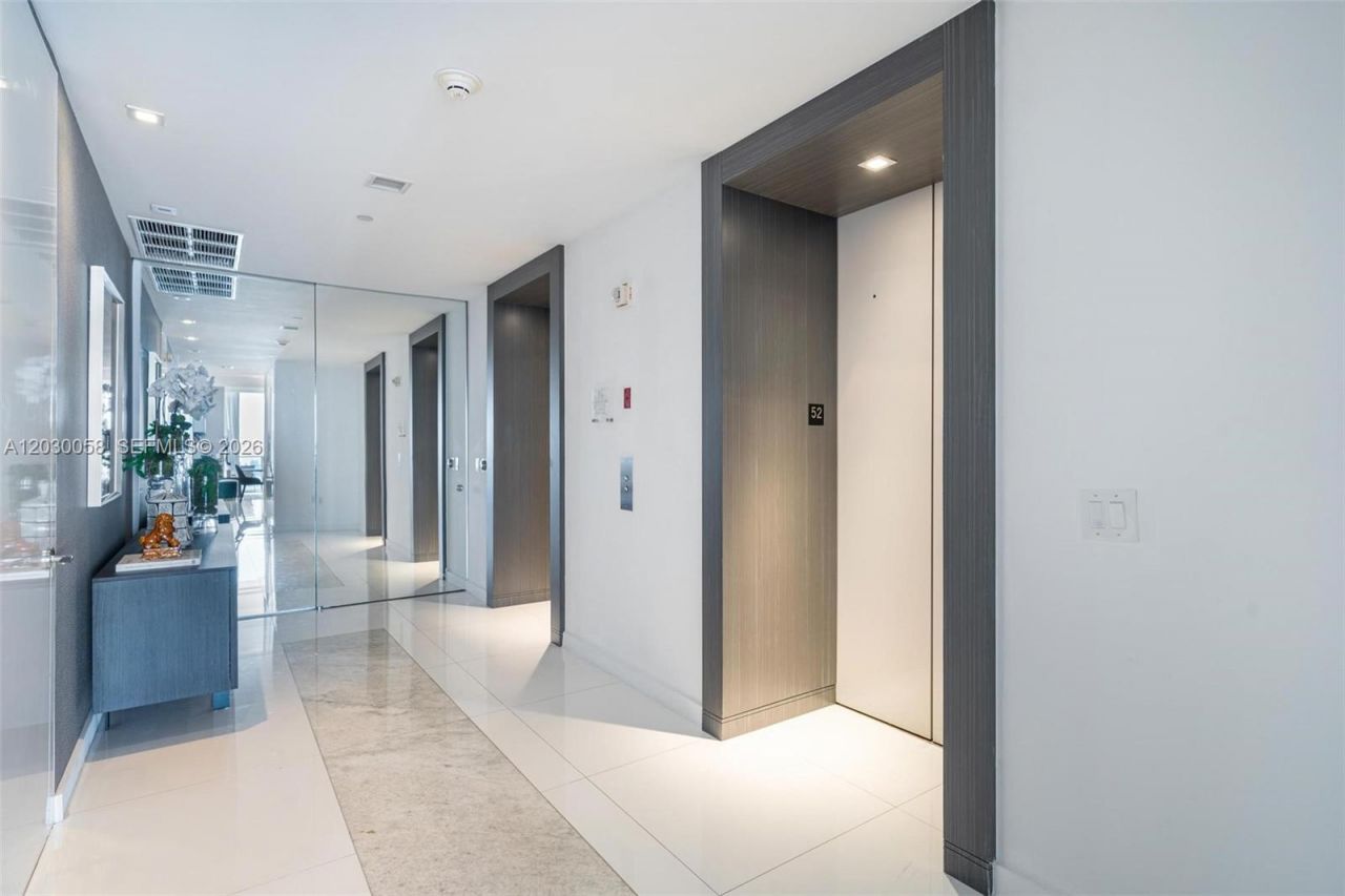 1100 Biscayne Blvd , Unit 5203, Miami, FL 33132 Photo