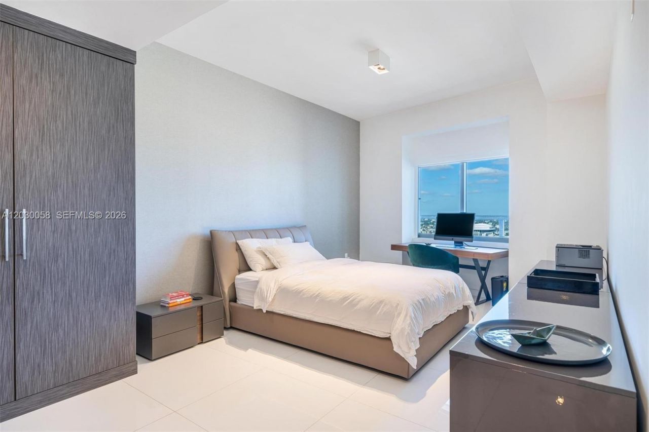 1100 Biscayne Blvd , Unit 5203, Miami, FL 33132 Photo