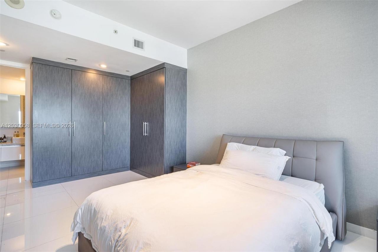 1100 Biscayne Blvd , Unit 5203, Miami, FL 33132 Photo