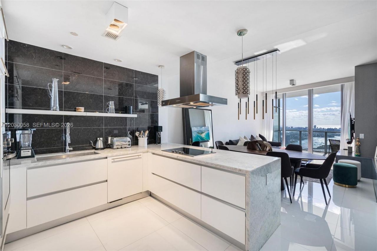 1100 Biscayne Blvd , Unit 5203, Miami, FL 33132 Photo