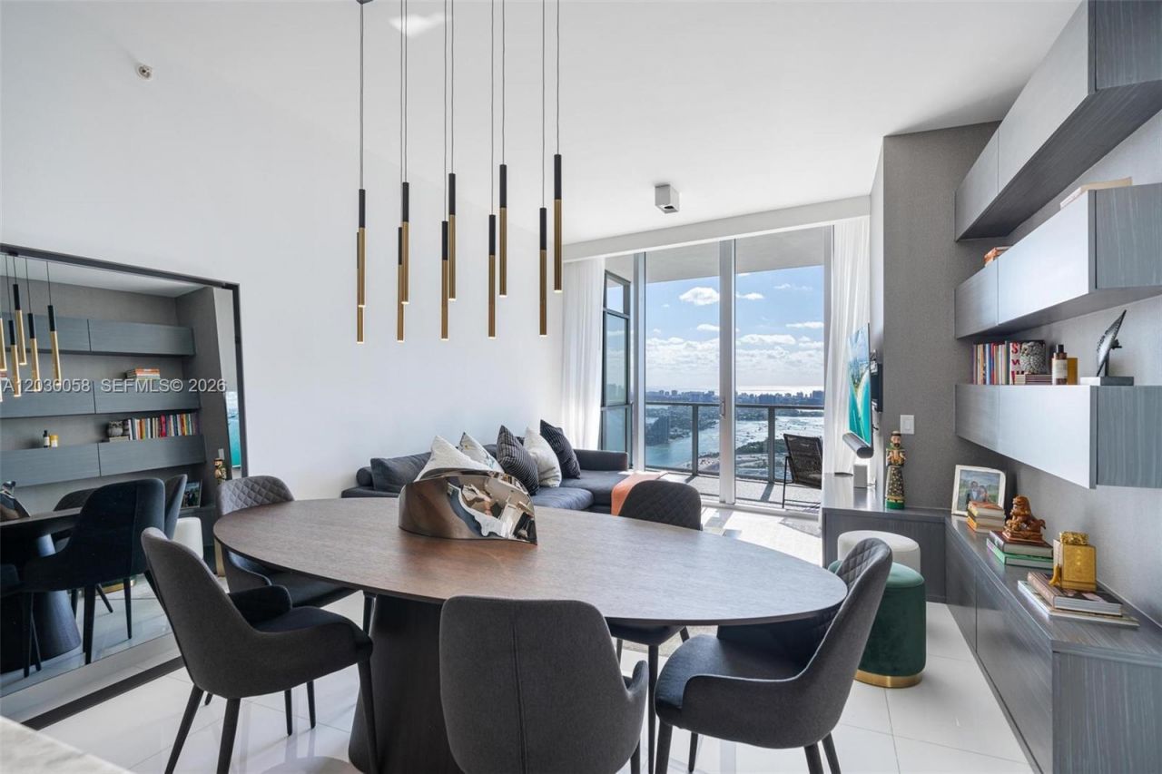1100 Biscayne Blvd , Unit 5203, Miami, FL 33132 Photo
