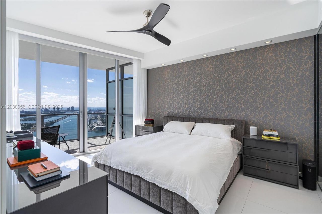 1100 Biscayne Blvd , Unit 5203, Miami, FL 33132 Photo