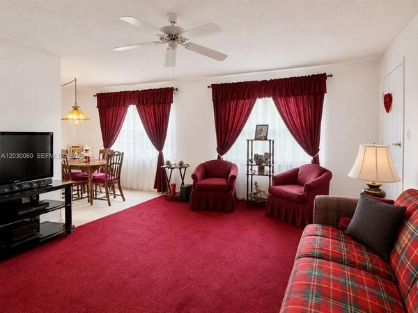 13500 SW 1st St, Unit 114U, Pembroke Pines, FL 33027