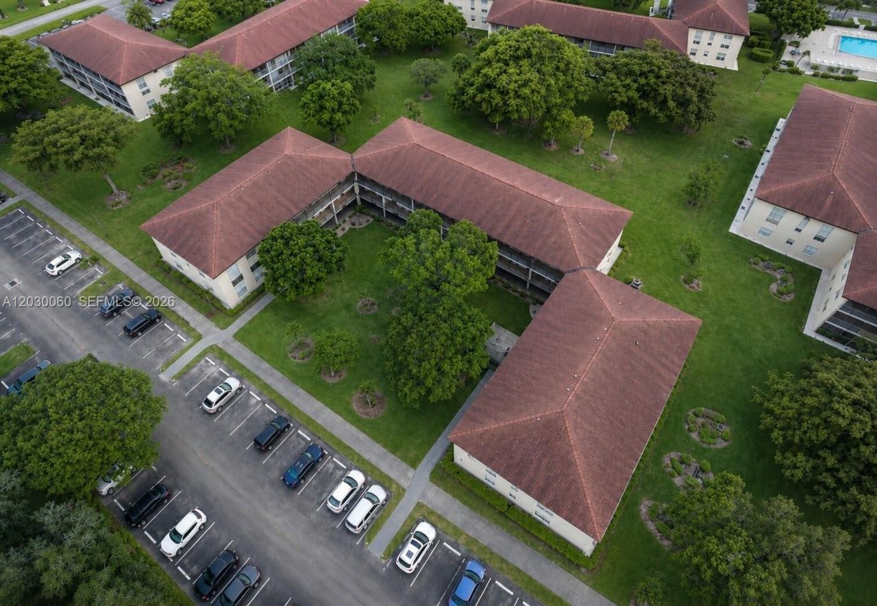 13500 SW 1st St, Unit 114U, Pembroke Pines, FL 33027 Photo