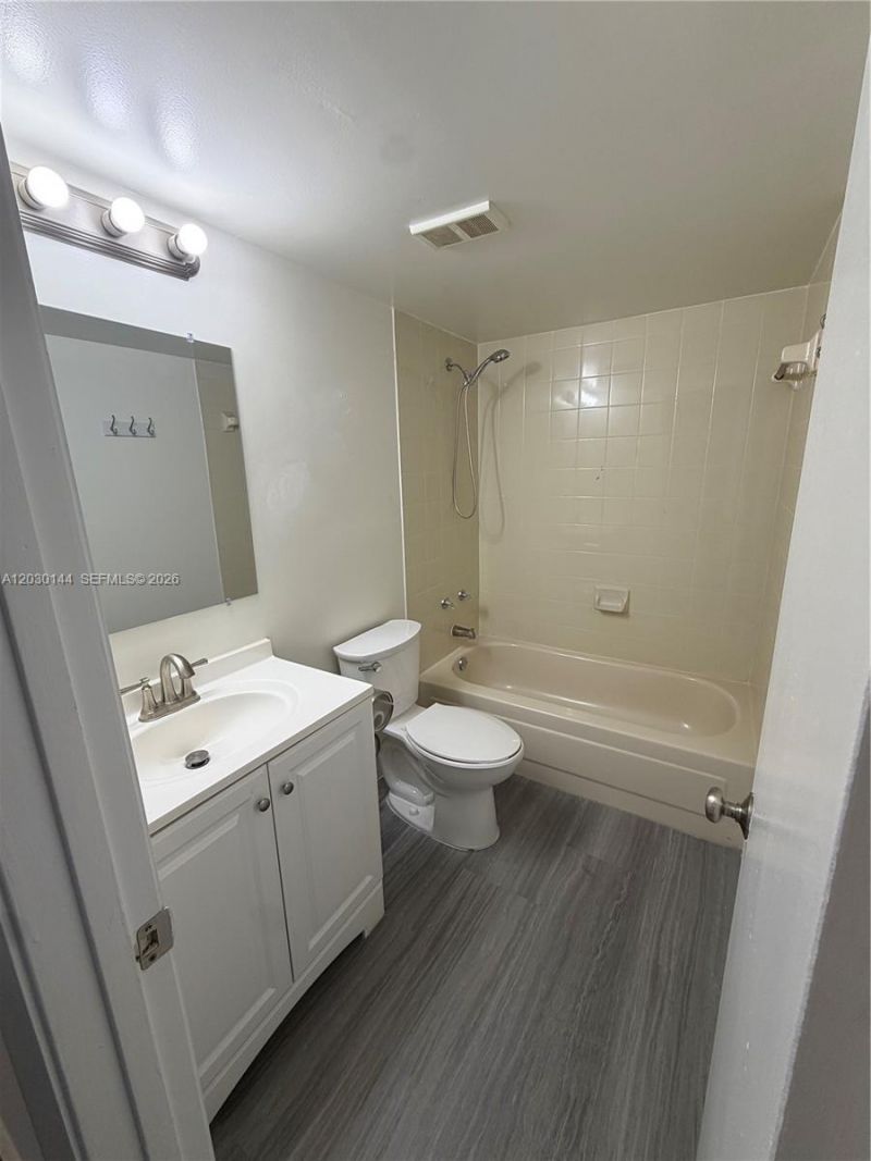 8540 SW 212th St , Unit 303, Cutler Bay, FL 33189 Photo