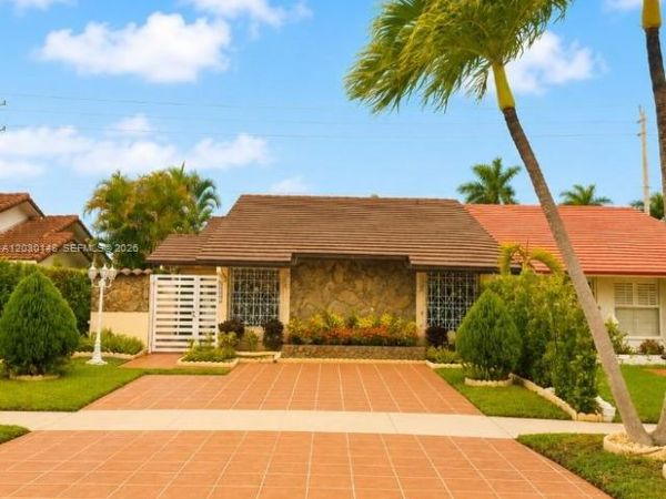 9013 SW 8th Ter , Miami, FL 33174