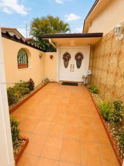 9013 SW 8th Ter , Miami, FL 33174 Photo