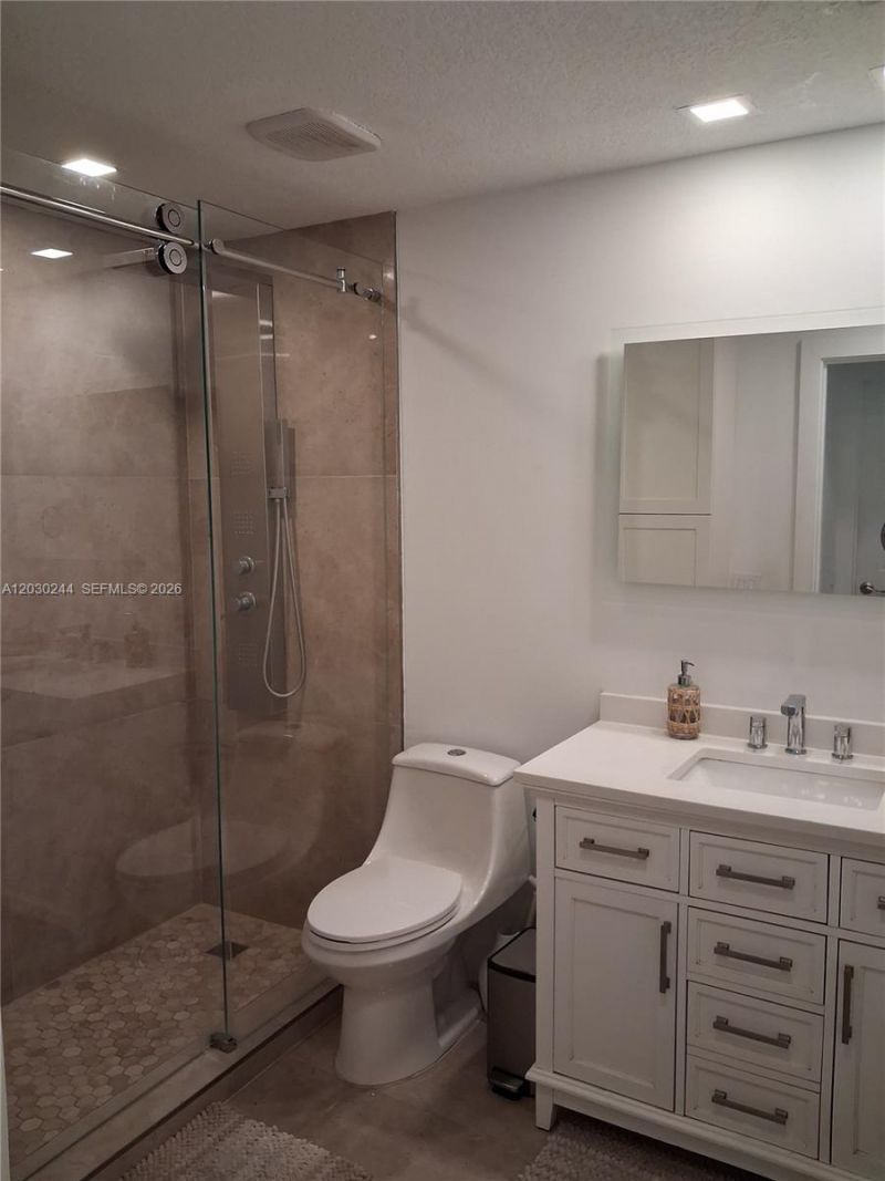17531 NW 62nd Pl N, Hialeah, FL 33015 Photo