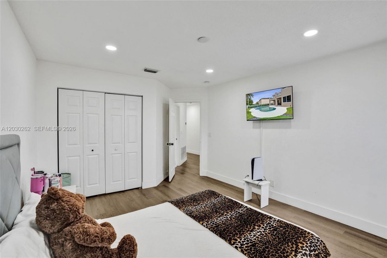 16180 SW 14th St , Pembroke Pines, FL 33027 Photo