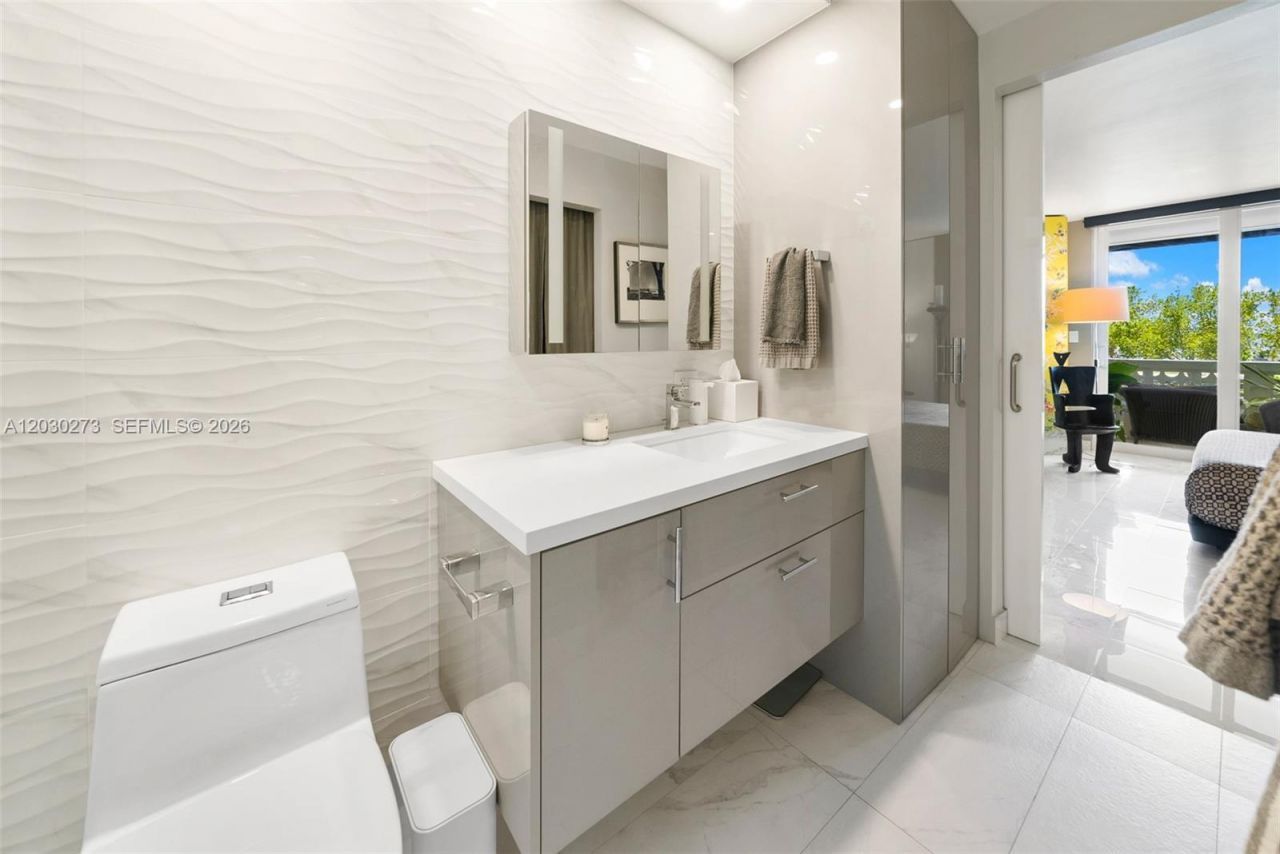 1670 Lincoln Ct , Unit 2B, Miami Beach, FL 33139 Photo