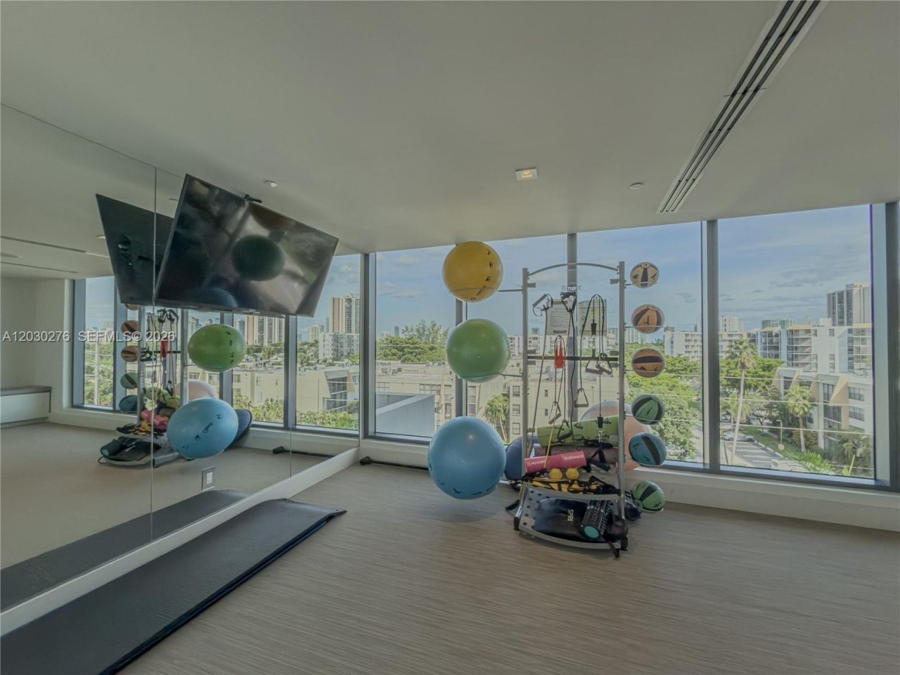 2960 NE 207th St , Unit 1104, Aventura, FL 33180 Photo