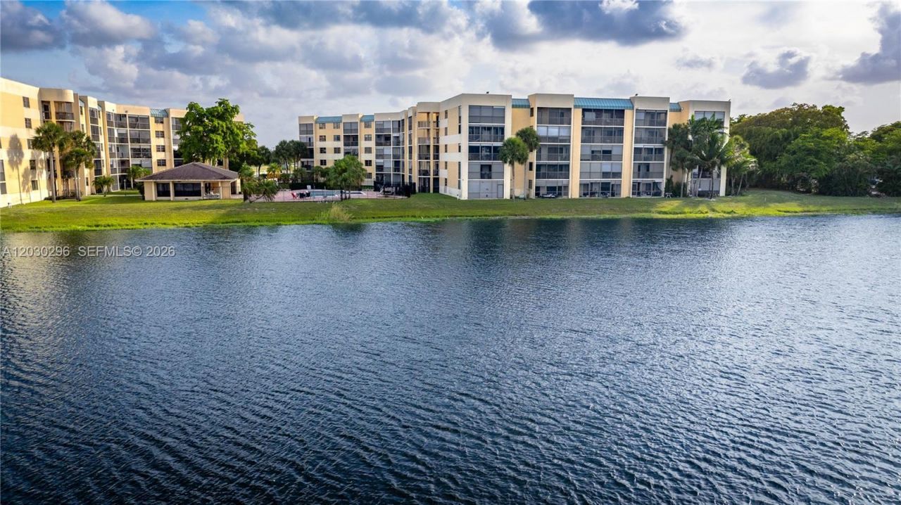 6475 W Oakland Park Blvd , Unit 505, Lauderhill, FL 33313 Photo