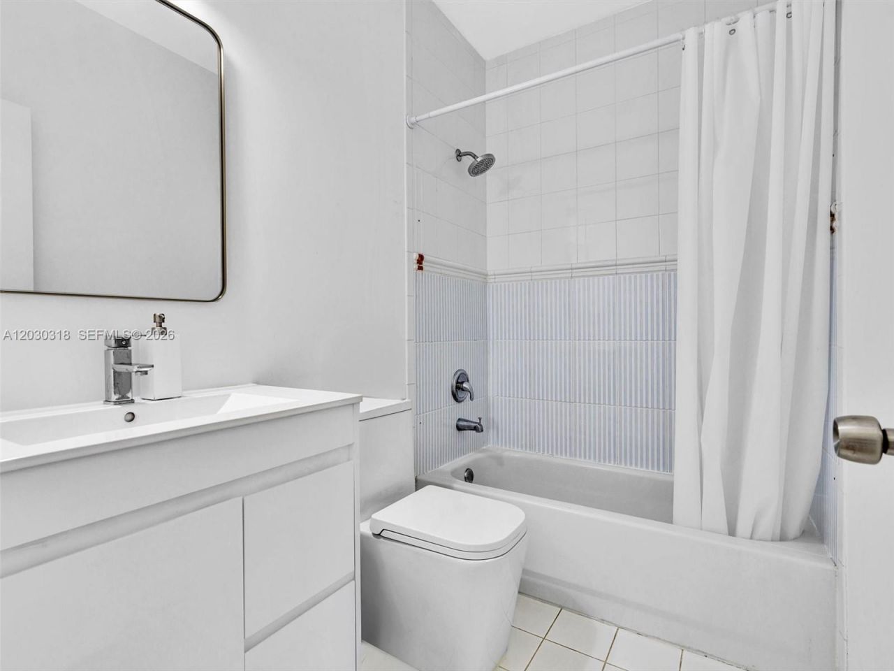 8052 NW 161st Ter, Miami Lakes, FL 33016 Photo