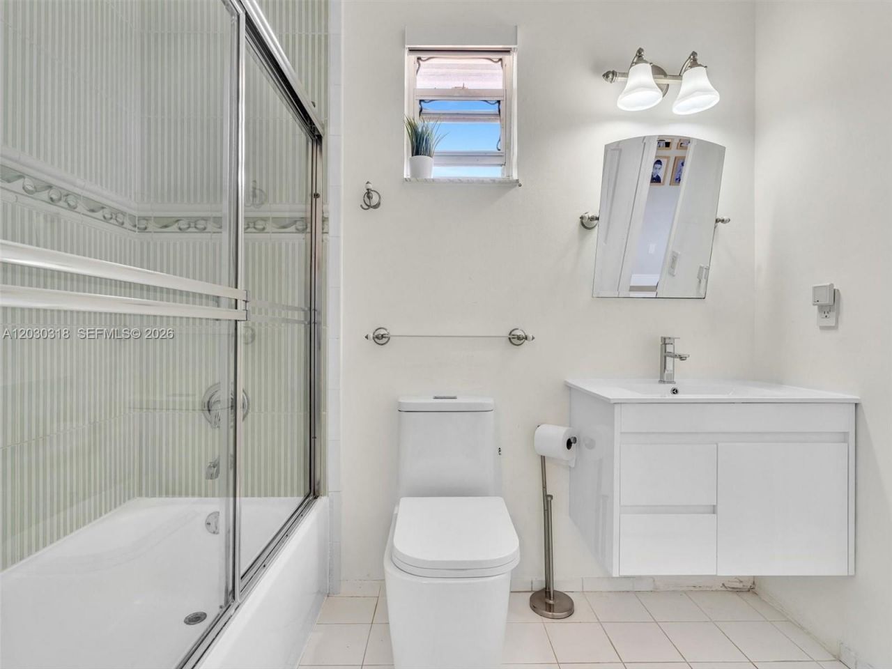 8052 NW 161st Ter, Miami Lakes, FL 33016 Photo