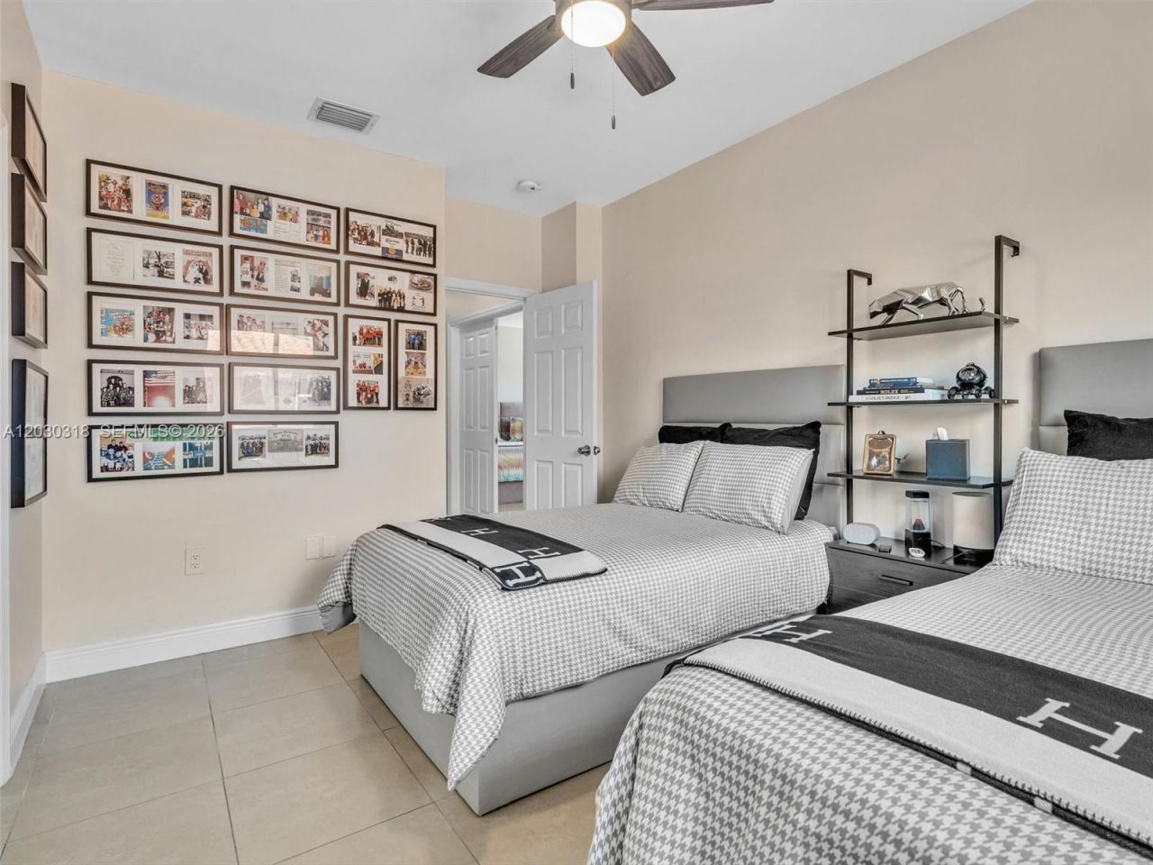 8052 NW 161st Ter, Miami Lakes, FL 33016 Photo