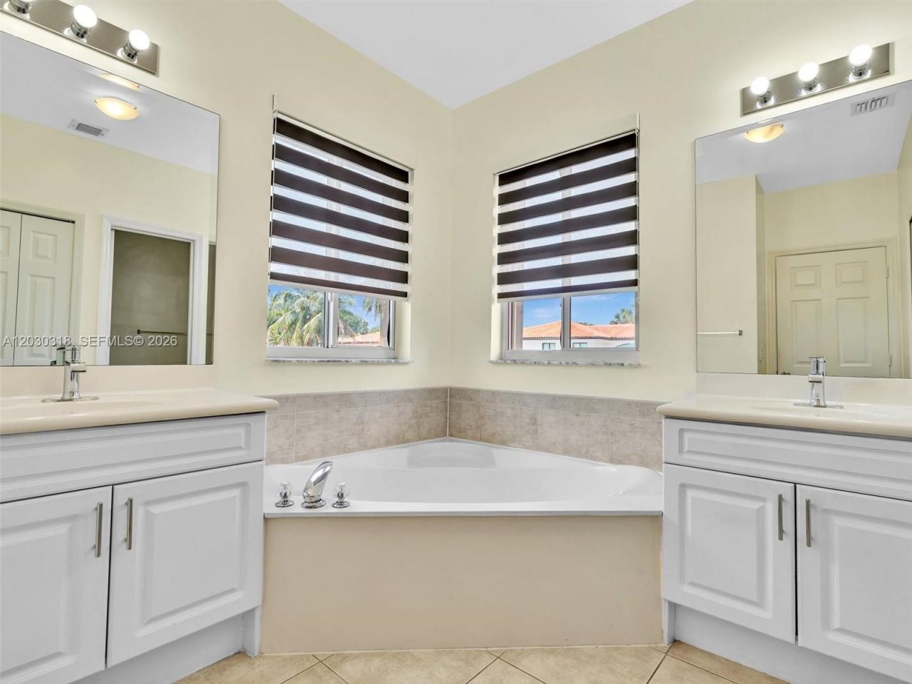 8052 NW 161st Ter, Miami Lakes, FL 33016 Photo
