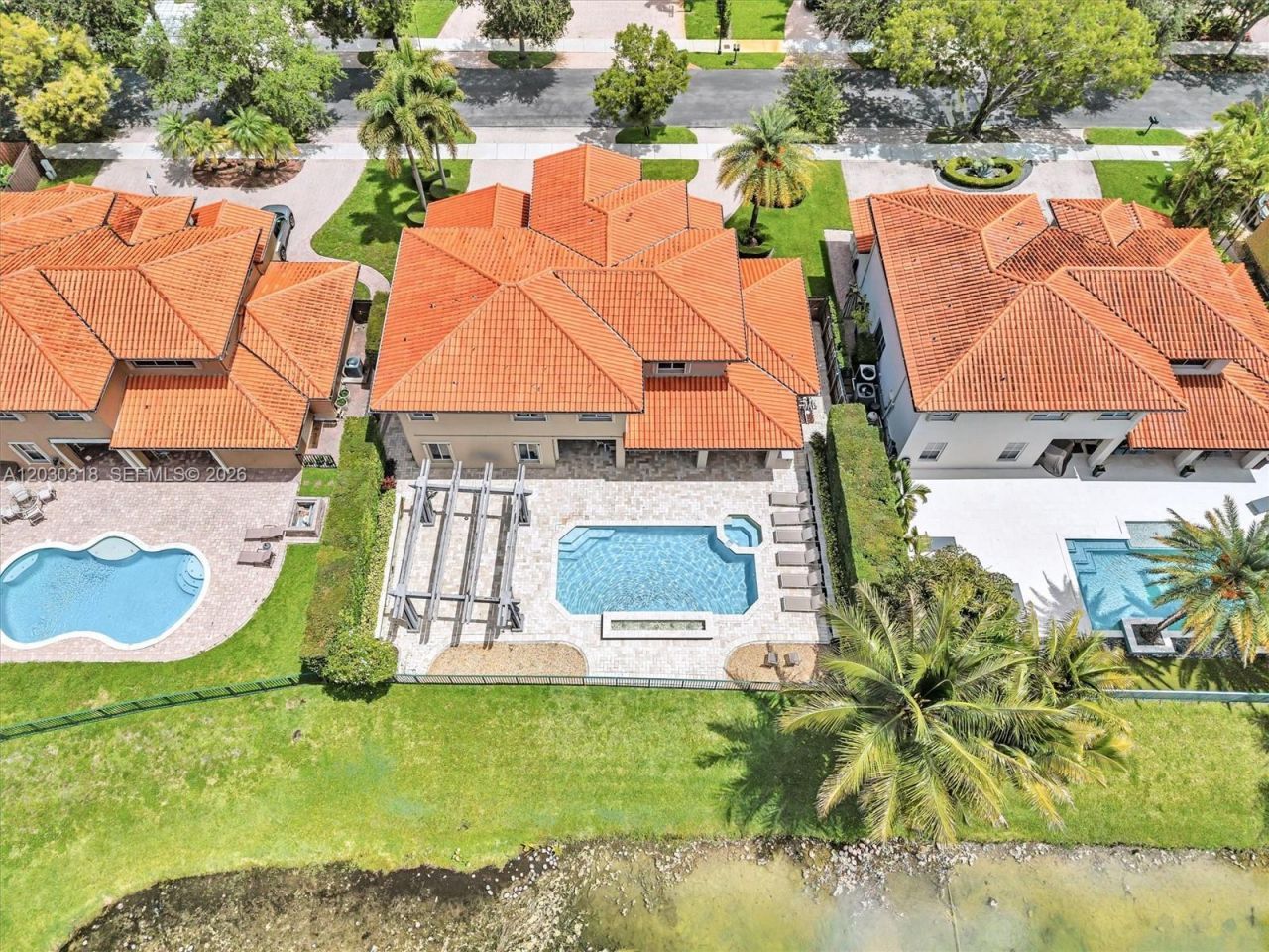 8052 NW 161st Ter, Miami Lakes, FL 33016 Photo
