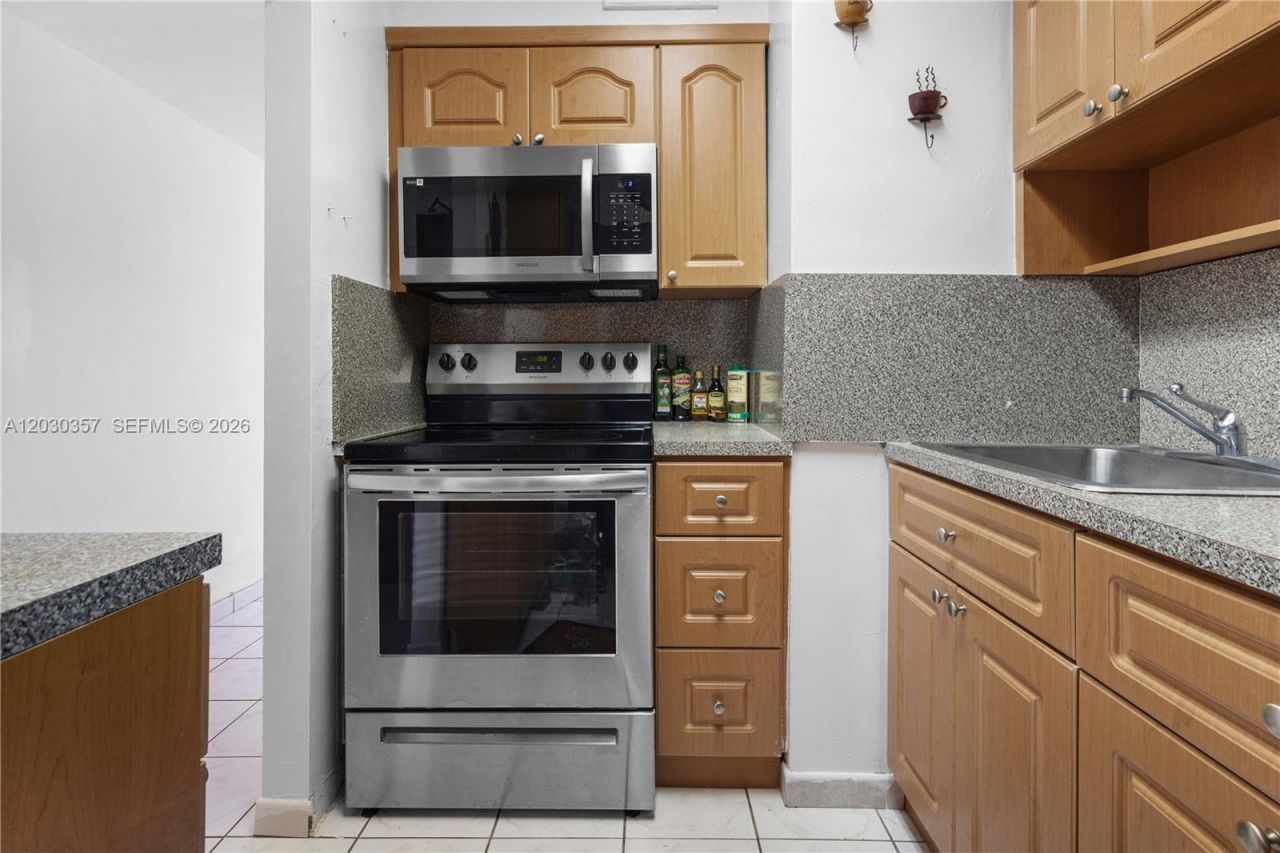 2899 Collins Ave , Unit 642, Miami Beach, FL 33140 Photo