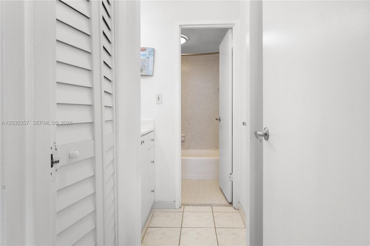 2899 Collins Ave , Unit 642, Miami Beach, FL 33140 Photo