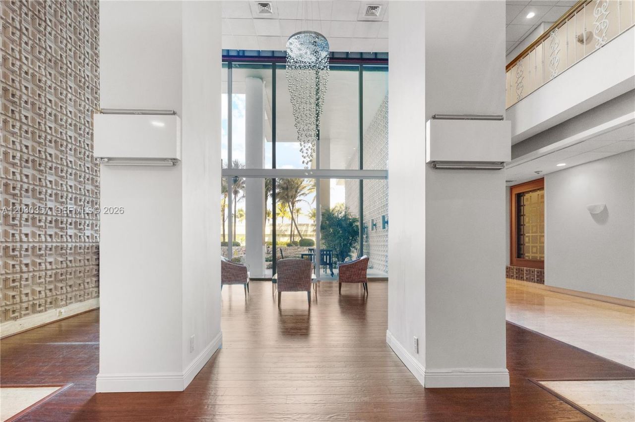 2899 Collins Ave , Unit 642, Miami Beach, FL 33140 Photo