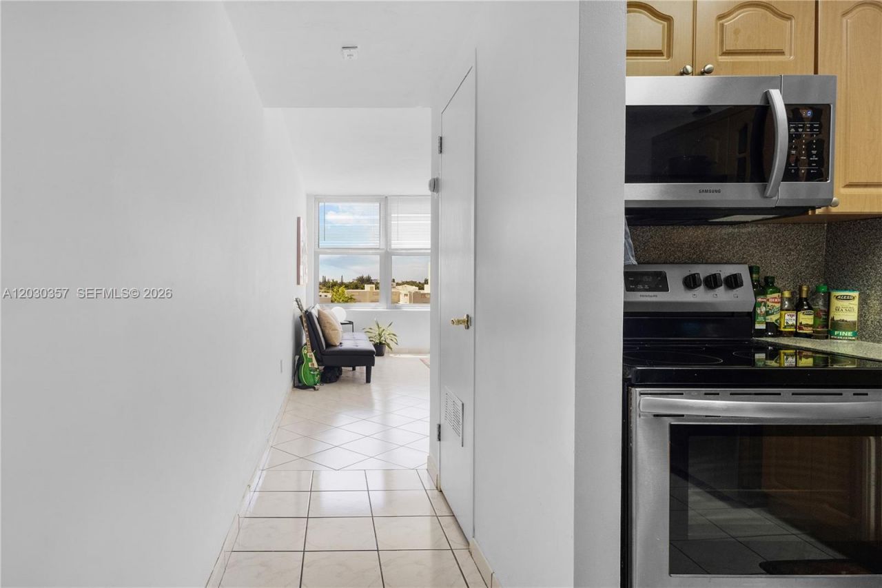 2899 Collins Ave , Unit 642, Miami Beach, FL 33140 Photo