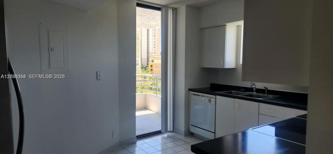3300 NE 191st St , Unit 818, Aventura, FL 33180 Photo