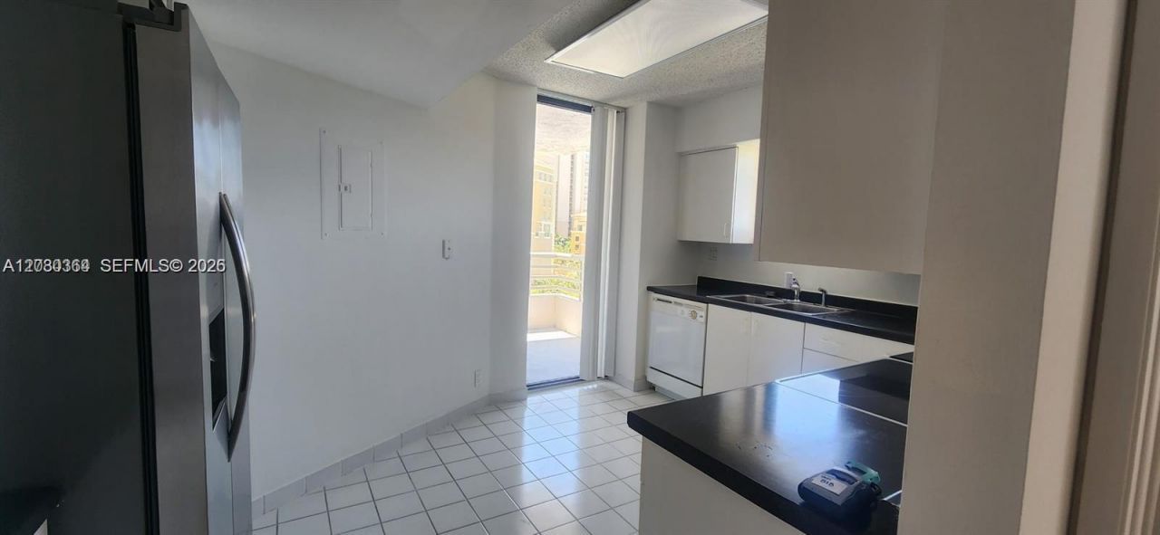 3300 NE 191st St , Unit 818, Aventura, FL 33180 Photo