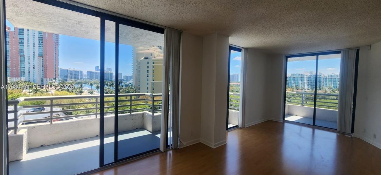 3300 NE 191st St , Unit 818, Aventura, FL 33180 Photo