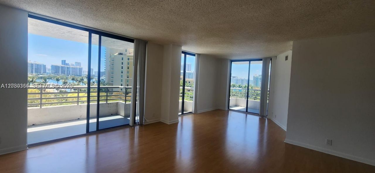 3300 NE 191st St , Unit 818, Aventura, FL 33180 Photo