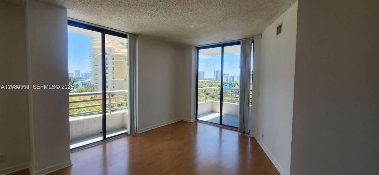 3300 NE 191st St , Unit 818, Aventura, FL 33180 Photo