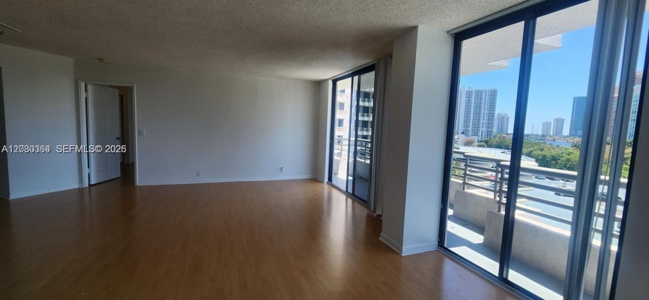3300 NE 191st St , Unit 818, Aventura, FL 33180 Photo