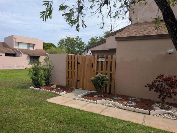 1300 NW 122nd Ter , Pembroke Pines, FL 33026