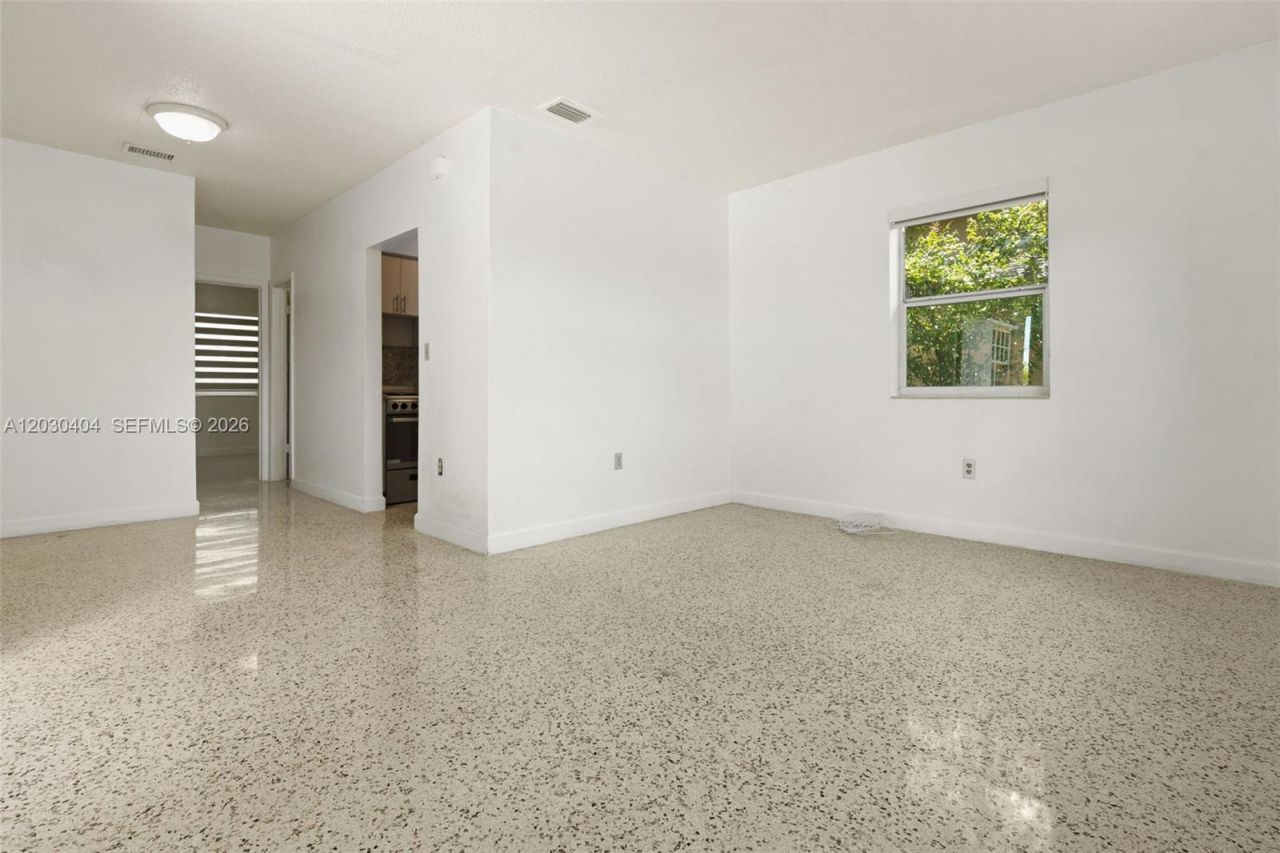 3211 NW 13th Ter , Unit 3211, Miami, FL 33125 Photo