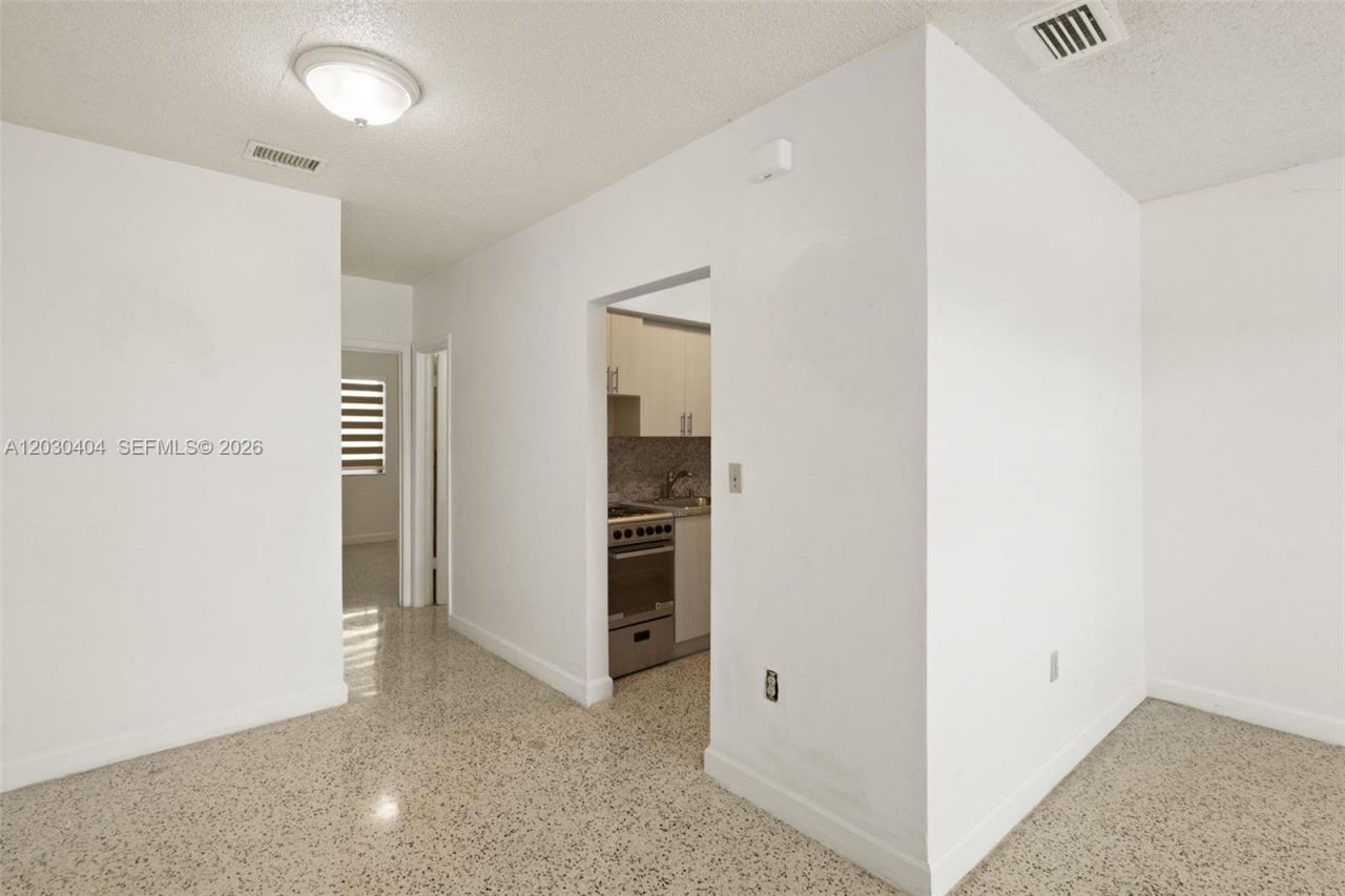 3211 NW 13th Ter , Unit 3211, Miami, FL 33125 Photo