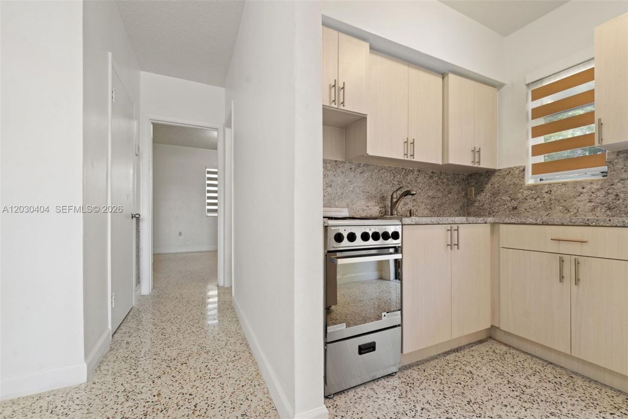 3211 NW 13th Ter , Unit 3211, Miami, FL 33125 Photo