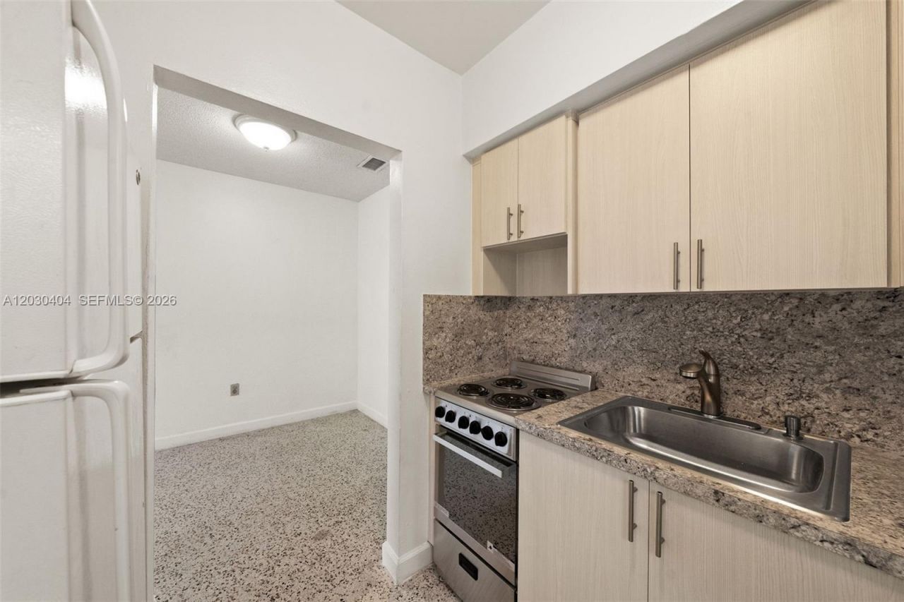 3211 NW 13th Ter , Unit 3211, Miami, FL 33125 Photo