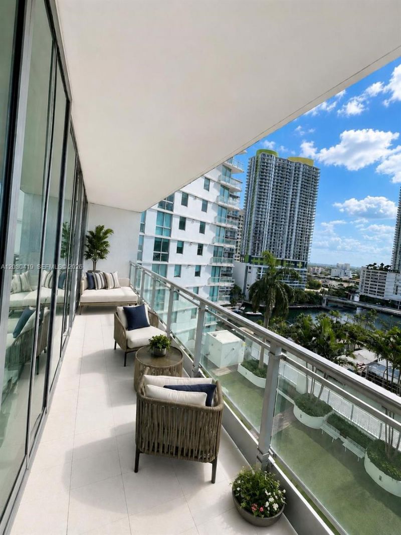 92 SW 3rd St , Unit 1508, Miami, FL 33130 Photo