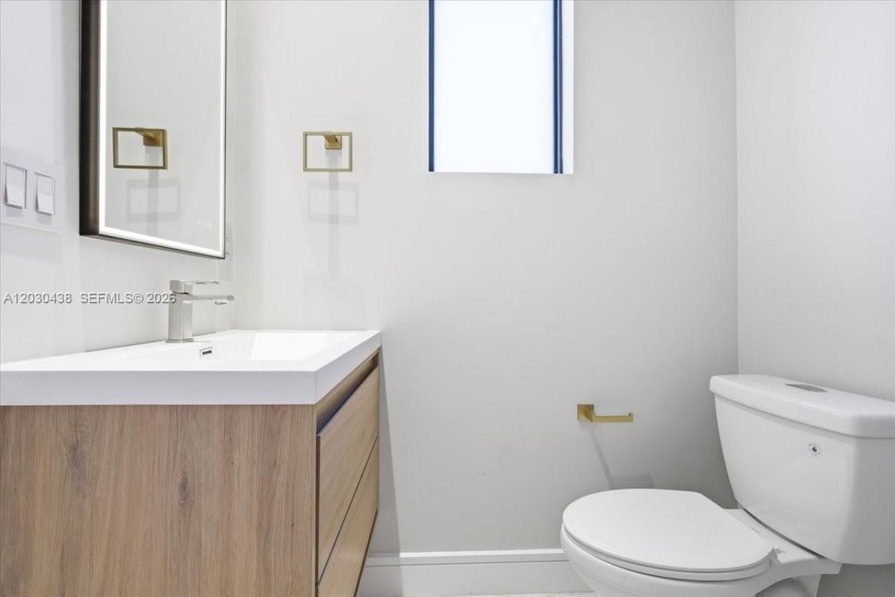 1380 Hollywood Blvd, Hollywood, FL 33019 Photo