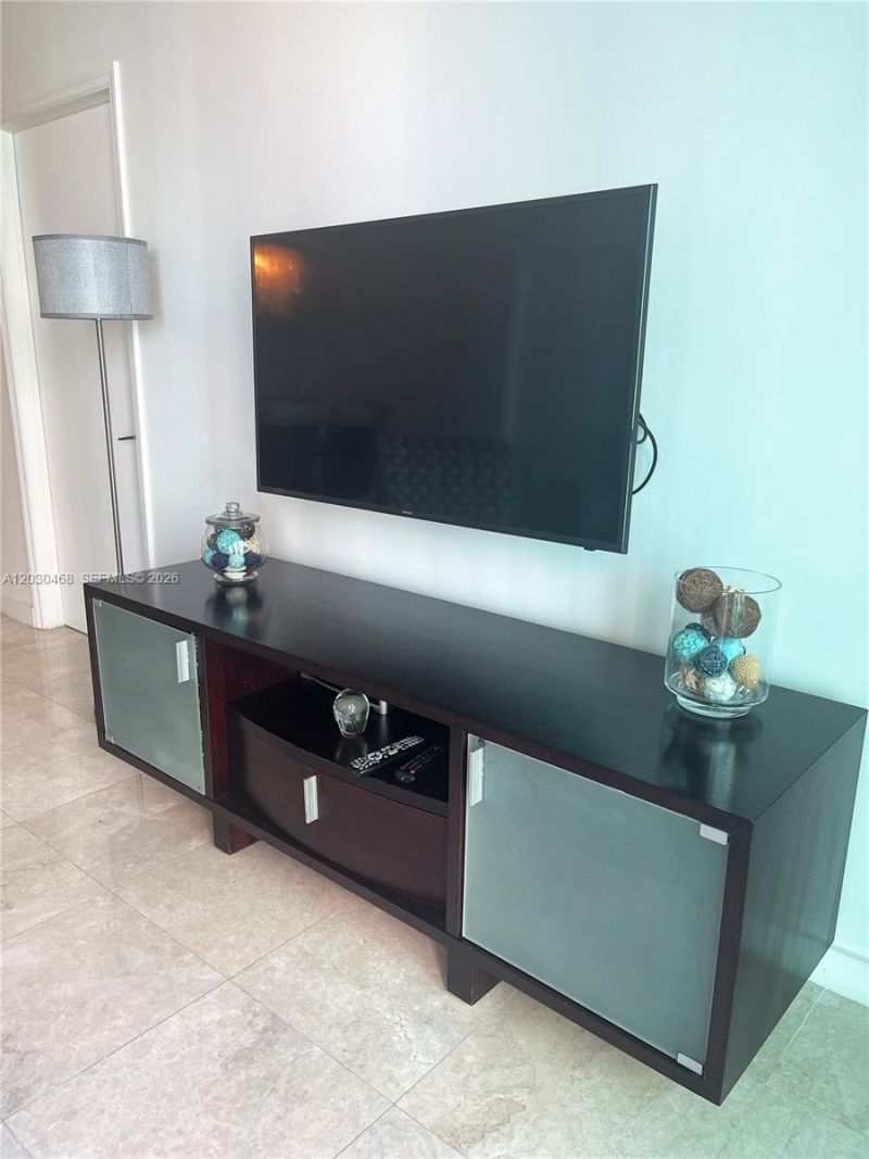 500 Brickell Ave , Unit 3105, Miami, FL 33131 Photo