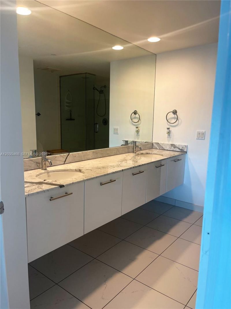 500 Brickell Ave , Unit 3105, Miami, FL 33131 Photo
