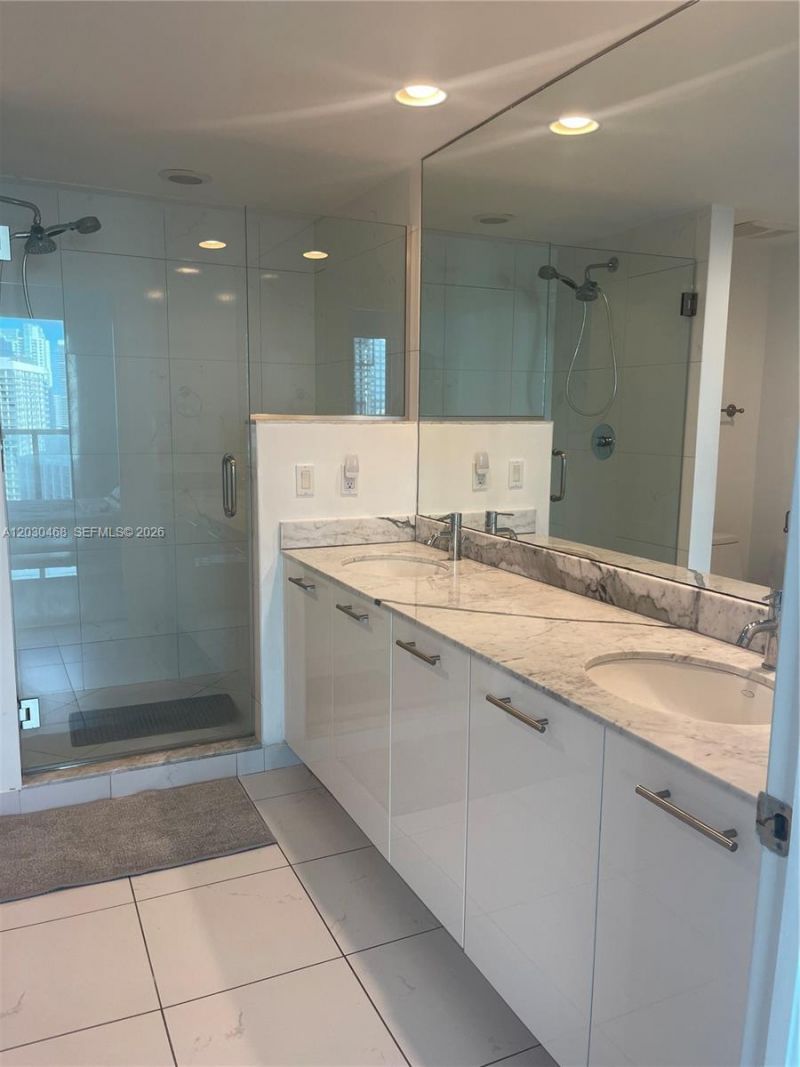 500 Brickell Ave , Unit 3105, Miami, FL 33131 Photo