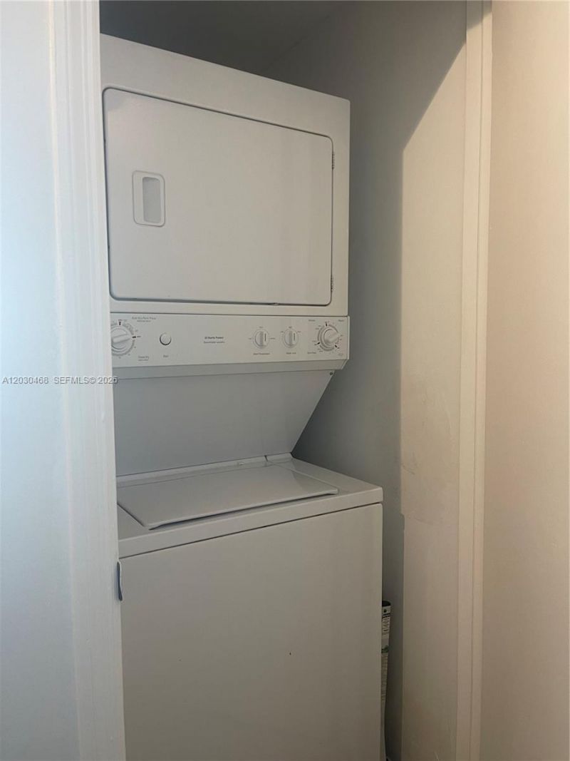 500 Brickell Ave , Unit 3105, Miami, FL 33131 Photo