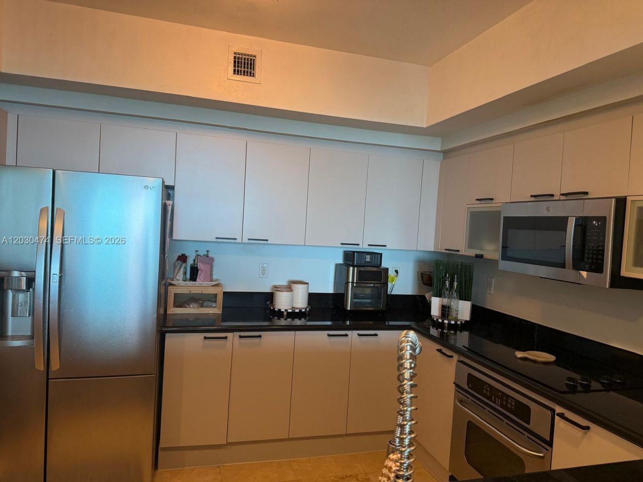 14951 Royal Oaks Ln , Unit 2001, Miami, FL 33181 Photo