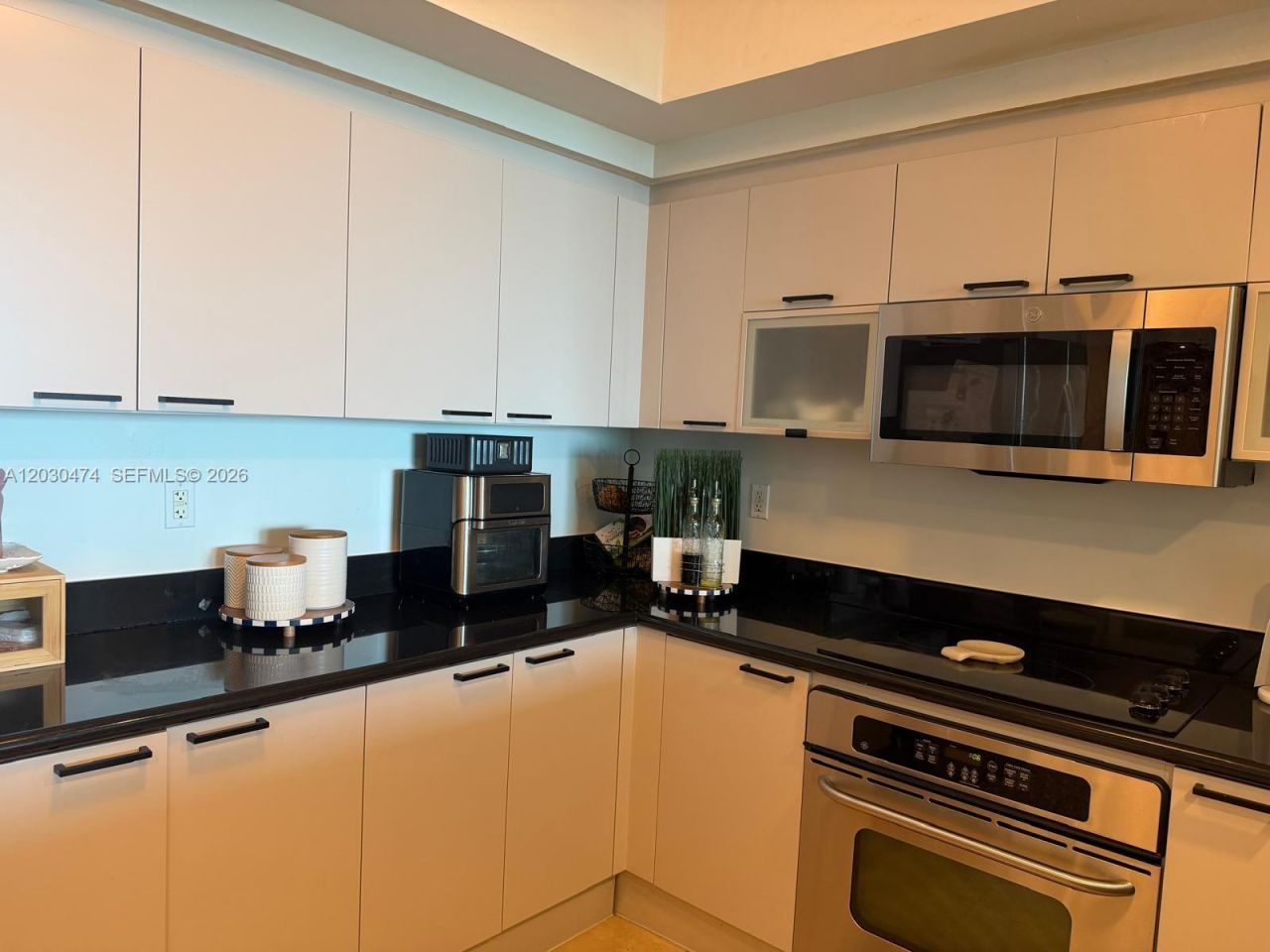 14951 Royal Oaks Ln , Unit 2001, Miami, FL 33181 Photo