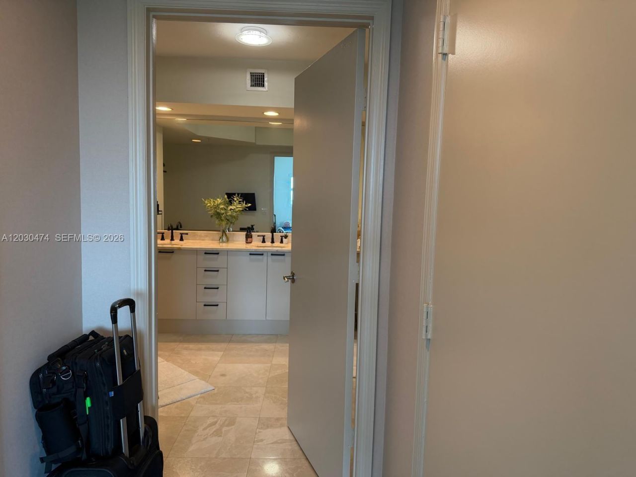 14951 Royal Oaks Ln , Unit 2001, Miami, FL 33181 Photo