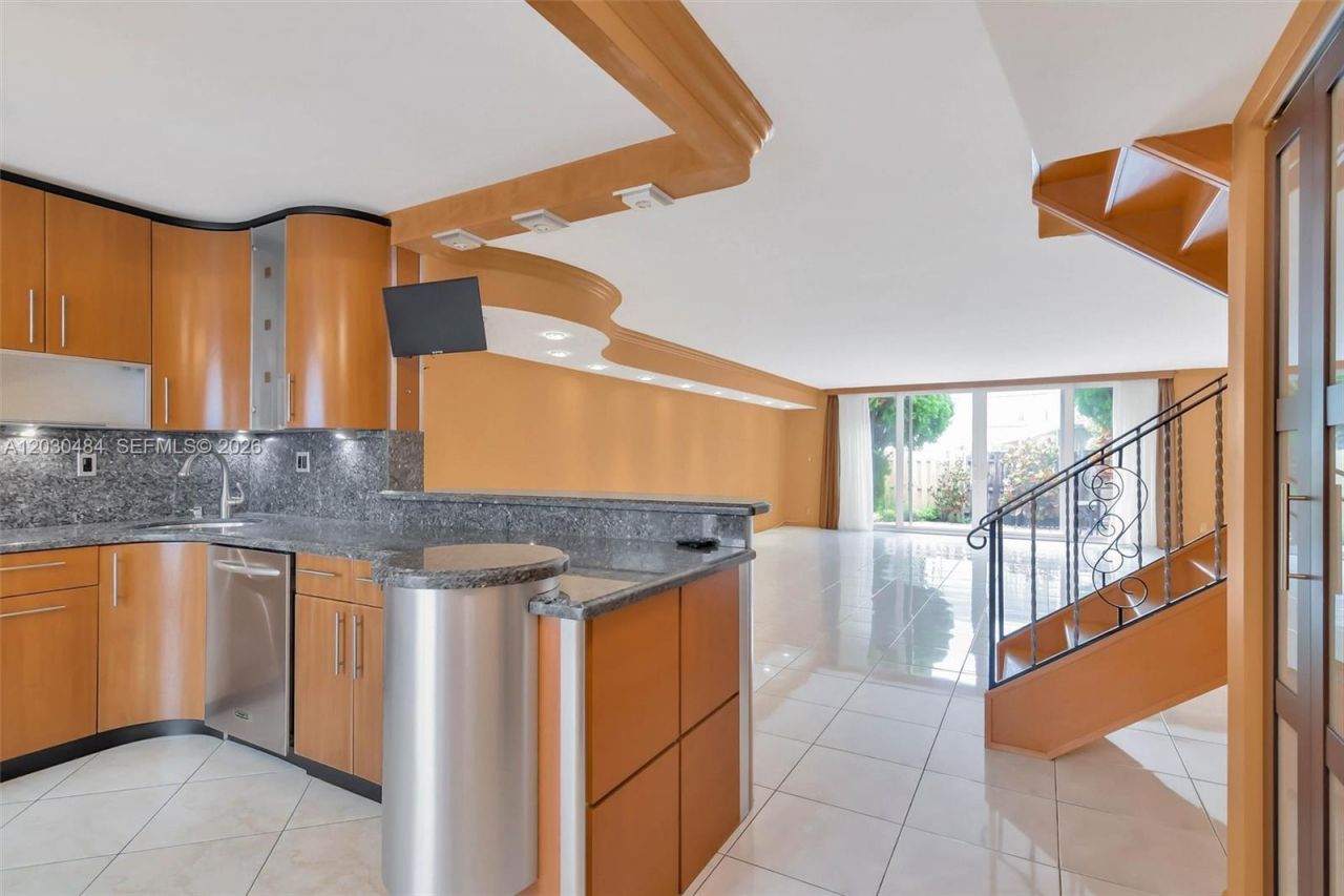 812 NE 26th Ave , Hallandale Beach, FL 33009 Photo