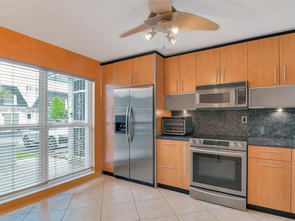 812 NE 26th Ave , Hallandale Beach, FL 33009