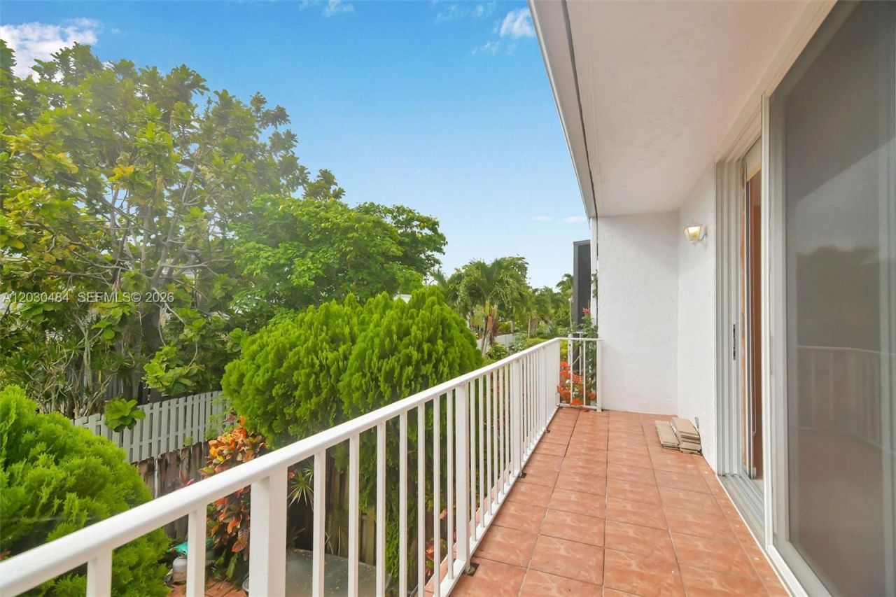 812 NE 26th Ave , Hallandale Beach, FL 33009 Photo